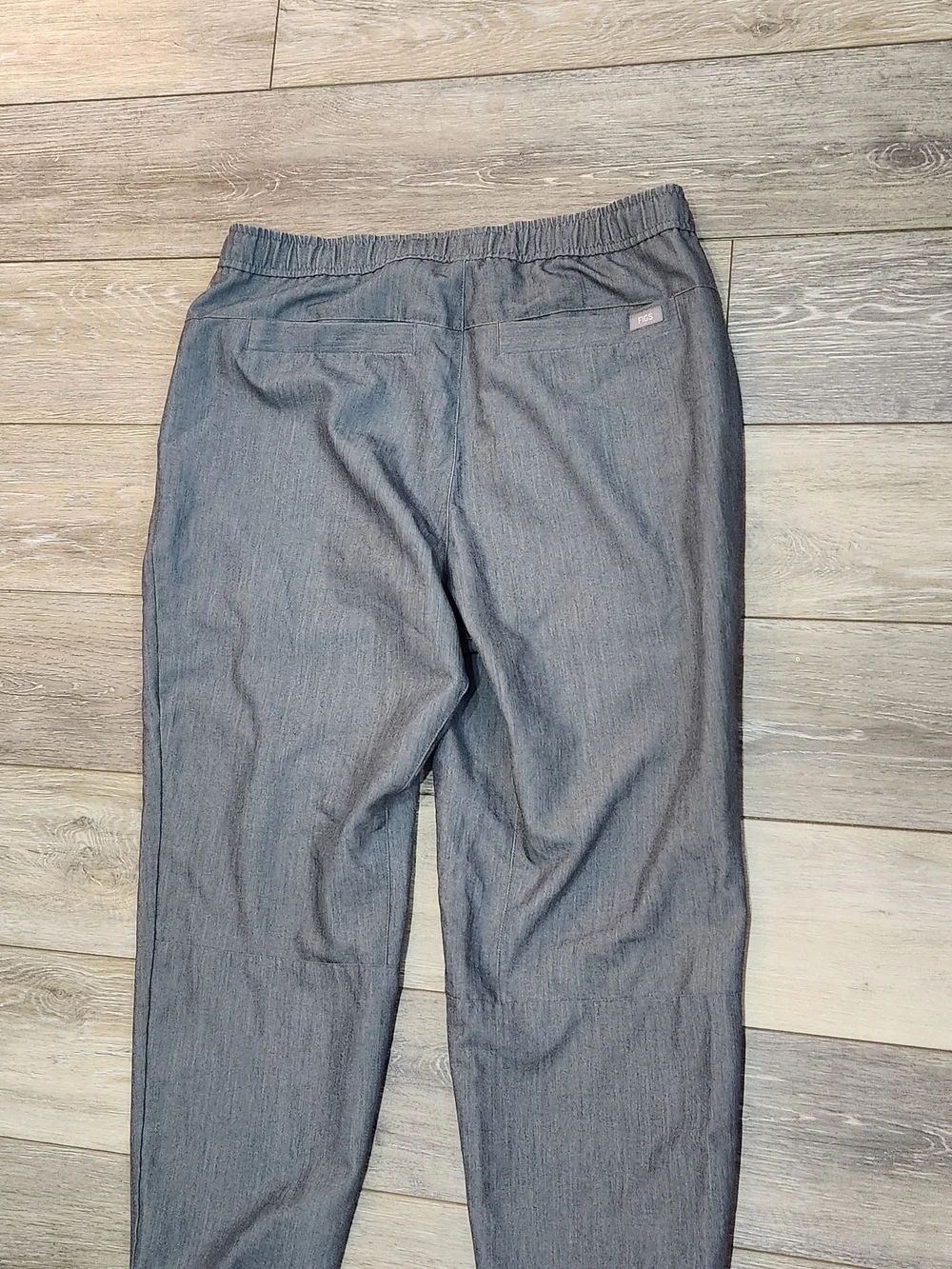 Figs Men's Gray Jogger Scrub Pants with Green Drawstring Size M